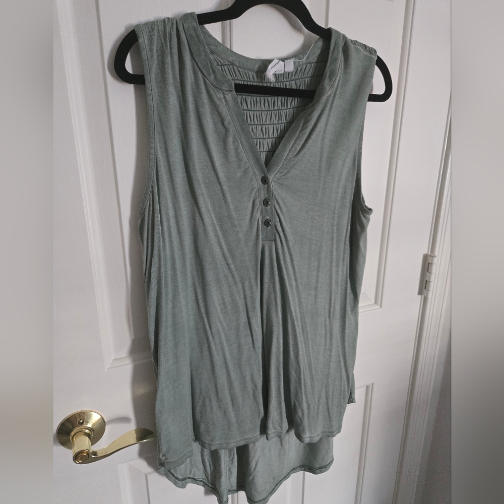 Cable & Gauge Sleeveless Sage Blouse